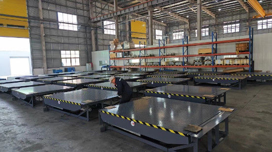 6t 8t 10t Dock Leveler ثابت رمپ هائیدرولیک کانتینر