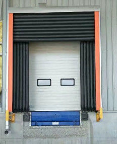 بار دینامیک 6800kg/ بار ایستاتیک 13600kg بارگذاری خلیج Dock Levelers با الگوی ضد چسب استیل پلیت از Baosteel
